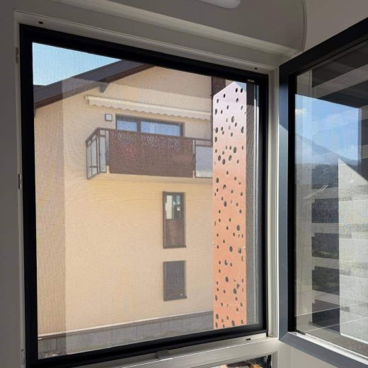 Pose de moustiquaires sur mesures en Haute-Savoie
