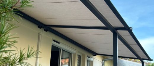 Pergola Toile Enroulable vs Bioclimatique : Quel Budget pour Votre Terrasse en Haute-Savoie ?