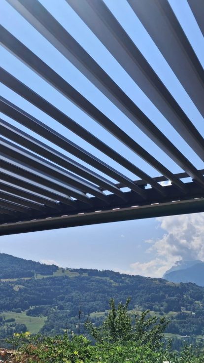 Pose et installation de pergola bioclimatique en Haute-Savoie