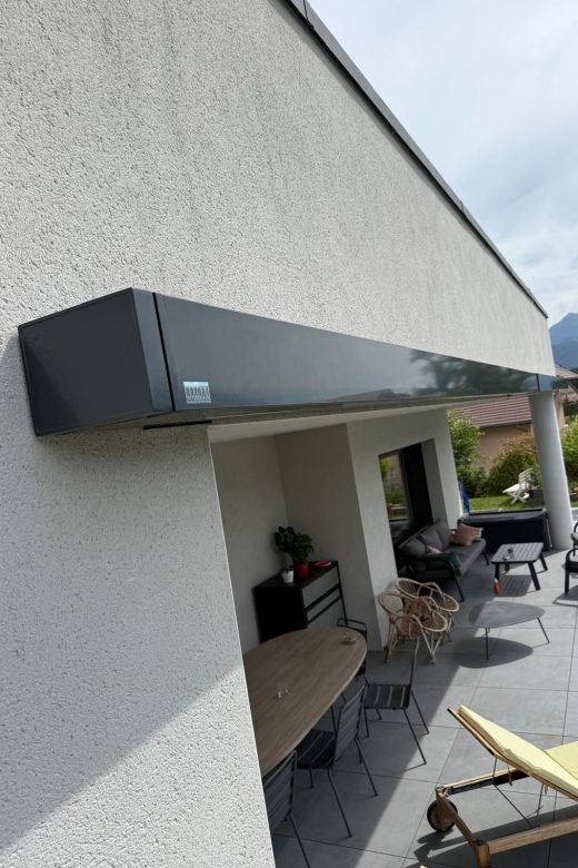 Installation de store banne et stores extérieurs en Haute-Savoie
dans le 74