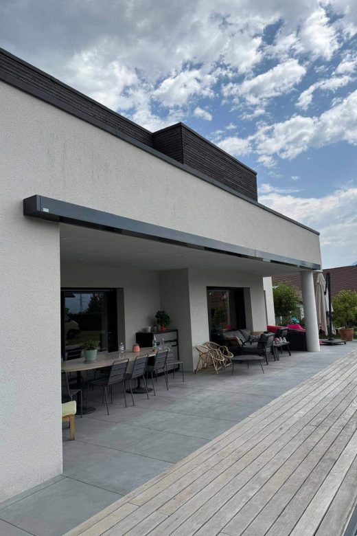 Installation de store banne et stores extérieurs en Haute-Savoie  dans le 74