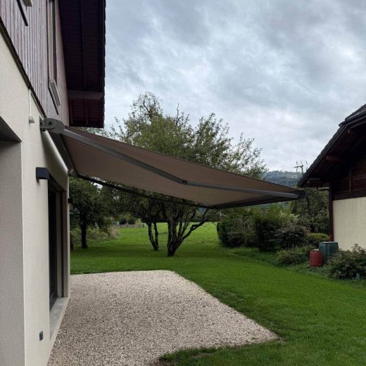Experts en pose de stores, pergolas et volets roulants sur mesure en Haute Savoie