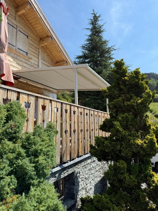 Pergo store : complémentarité entre stores et pergolas en Haute-Savoie
